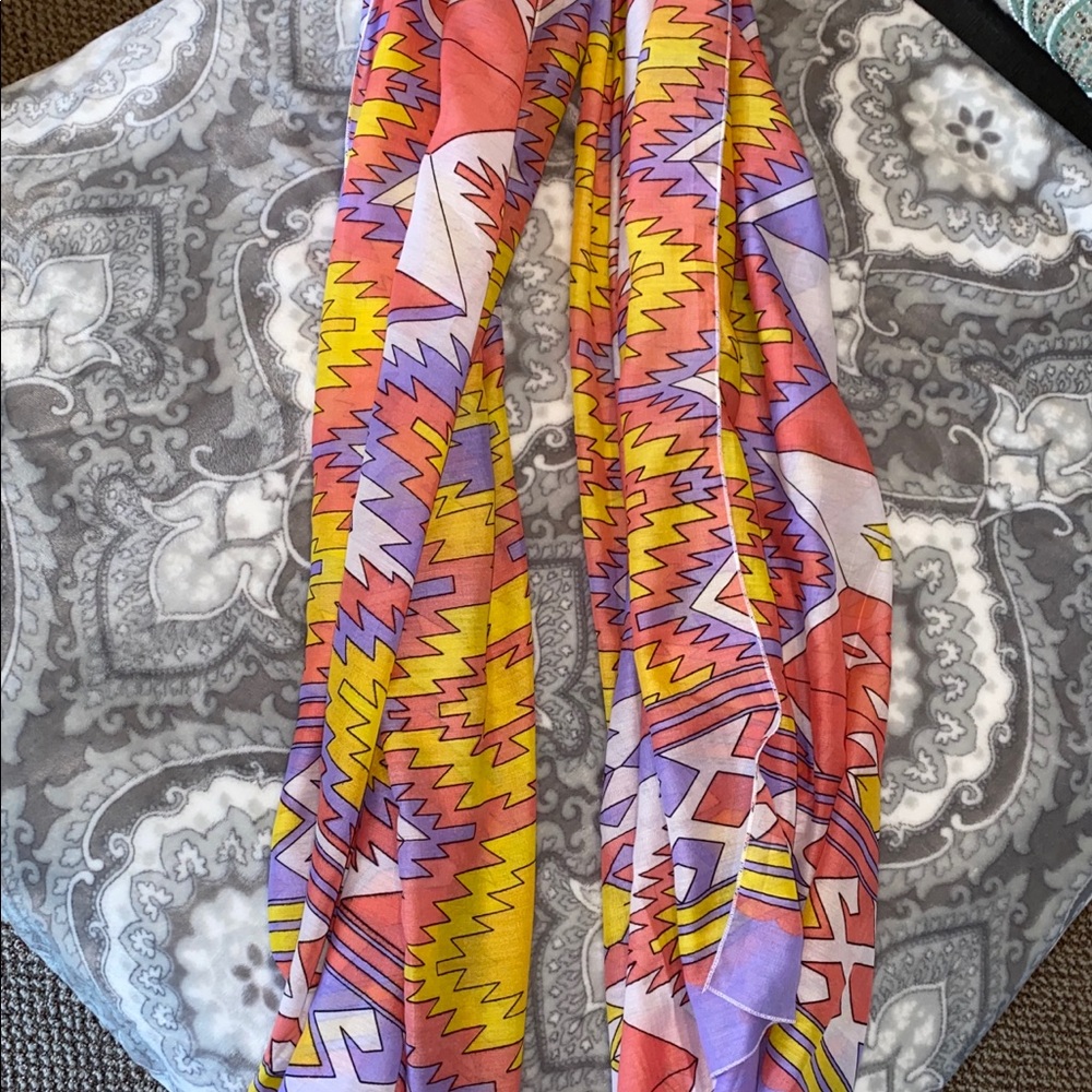Aztec Patterned Scarf - Picture 2 of 2